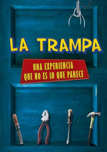 Cartel del escape room La Trampa inspirado en Toy Story, con herramientas de juguete y una garra mecánica sobre fondo azul de madera